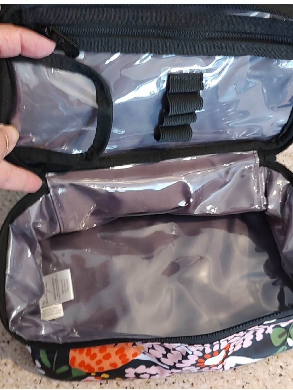 Thirty-one gifts make up case in Island nights - Picture 2 of 2